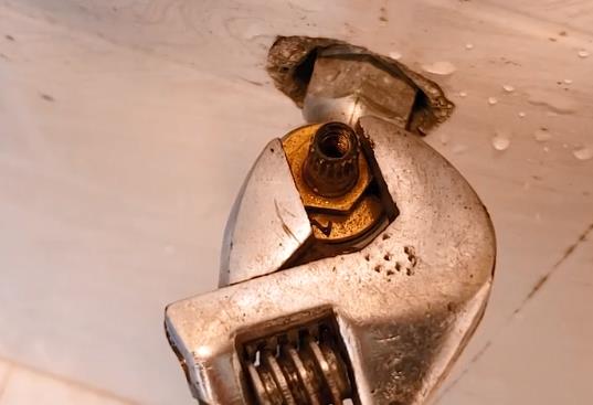 水龍頭滴水怎么修圖解！沒想到，2張圖2個步驟就搞定了！